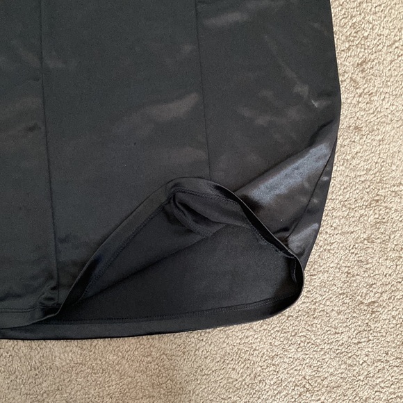 Liz & Sara plain black satin form fitting mini dress, extra large - Picture 3 of 11